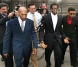 Wesley Snipes 'jovial' à la sortie du tribunal qui le juge pour évasion fiscale