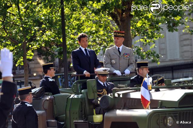 Le président Nicolas Sarkozy avec le Général Jean-Louis Georgeline (le chef de la défense française)