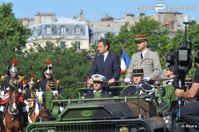 Le président Nicolas Sarkozy avec le Général Jean-Louis Georgeline (le chef de la défense française)