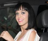 Katy Perry et un ami quittant le restaurant Nobu à Beverly Hills le 15 juillet 2009