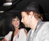Katy Perry et un ami quittant le restaurant Nobu à Beverly Hills le 15 juillet 2009