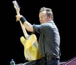 Bruce Springsteen devant 43 000 festivaliers lors de la soirée d'ouverture des Vieilles Charrues, à Carhaix, le 16 juillet 2009