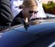 Madonna arrivant à Marseille le 19 juillet 2009 avec sa famille pour rendre visite aux proches de victimes et aux blessés de l'accident du Stade Vélodrome où devait se dérouler son concert