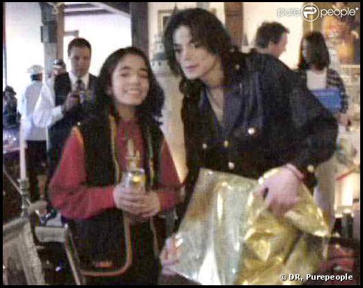 Michael Jackson avec Omer/Matthew fêtant Noël en 1999 dans son ranch de Neverland