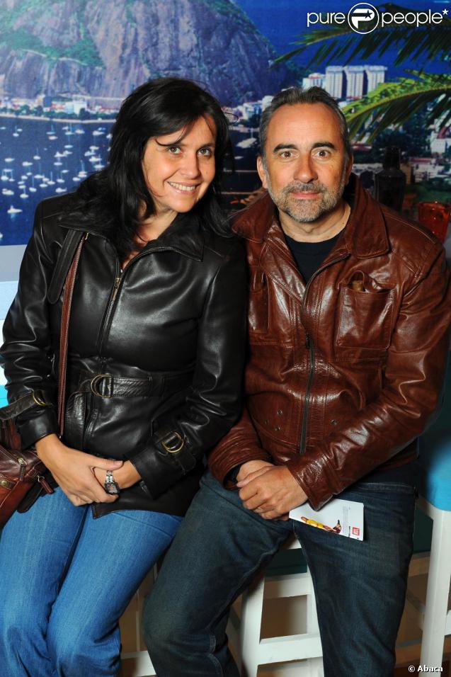 Antoine Duléry et sa femme Pascale ont assisté au mariage de Jean Dujardin et Alexandra Lamy le 25 juillet 2009.