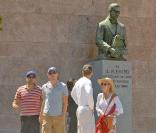 Leonardo DiCaprio, en vacances à Madrid, a visité le musée du Prado et le Palais Royal, le 25 juillet 2009 !