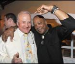 Buzz Aldrin et Quincy Jones à la soirée Byblos (Saint-Tropez, 28 juillet 2009)