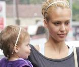 Jessica Alba avec son adorable Honor : elles sont raccord niveau look !