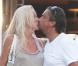 Henri Leconte : le tennisman se change les idées... en donnant des baisers à Saint-Tropez !
