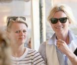 Kate Moss, Jamie Hince et une amie font une balade à Saint-Tropez. 03/08/09