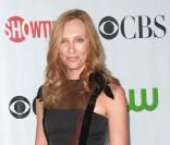 Toni Collette assiste à la soirée CBS/CW/Showtime, à  Pasadena, en Californie