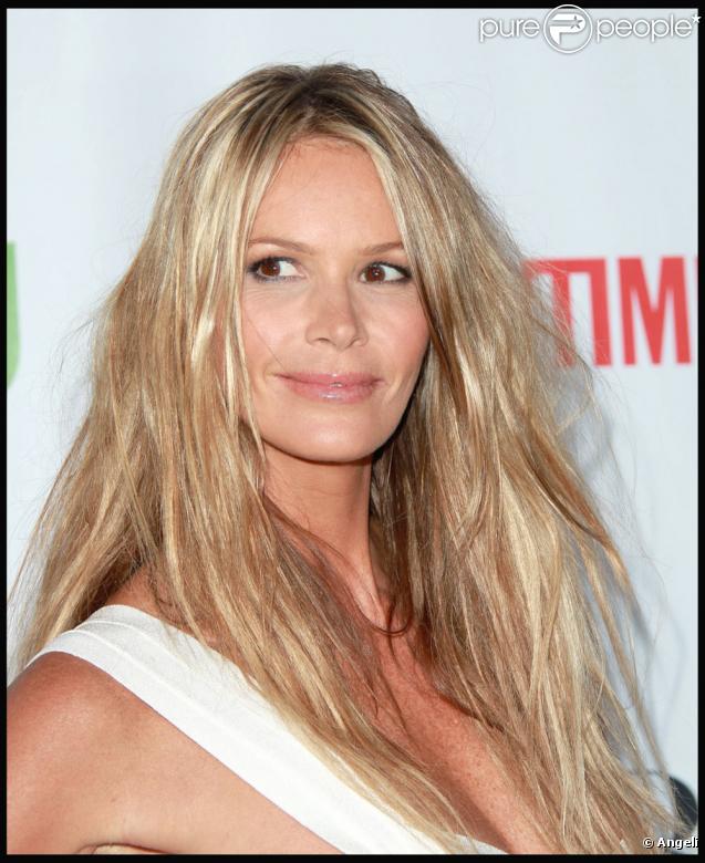 Elle Macpherson assiste à la soirée CBS/CW/Showtime, à  Pasadena, en Californie