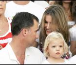 Letizia d'Espagne, son mari Felipe et leurs deux craquantes fillettes au concert de Jaime Anglada. 05/08/09