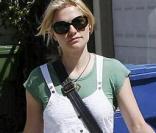 Anna Paquin dans les rues de Los Angeles, nous a officiellement présenté sa bague de fiançailles !