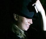 Lindsay Lohan chasse les photographes à L.A