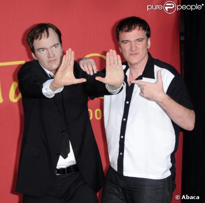 Quentin Tarantino et sa statue de cire au musée de Madame Tussauds à Hollywood, le 7/08/09.  