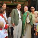 Quand notre sympathique Jacques Chirac déchaîne la foule à la sortie... de la messe dominicale !