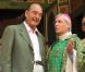 Quand notre sympathique Jacques Chirac déchaîne la foule à la sortie... de la messe dominicale !