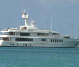 Mariah adore passer ses vacances au milieu de l'océan. Et avec son énorme bateau, elle est servie !   