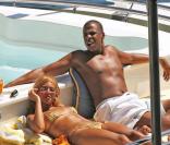  Pour le couple glamour pas question de parler travail en vacances ! Autour d'un bon cocktail, Beyoncé et Jay-Z oublient tout et ne pensent qu'à une chose... lézarder au soleil ! 
 &nbsp; 