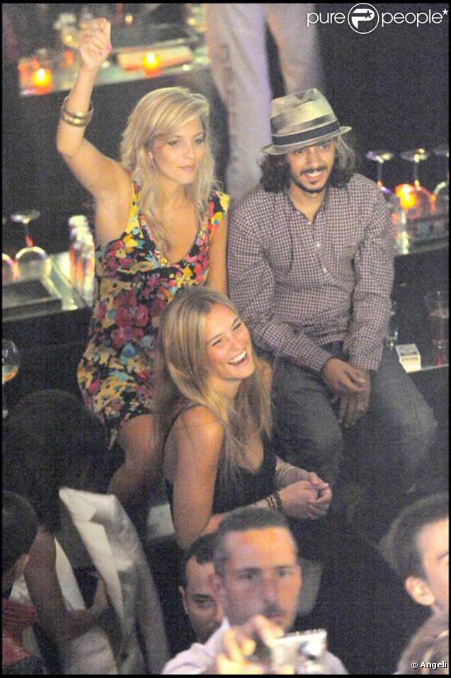 Bar Rafaeli, la jolie blonde récemment séparée de Leonardo DiCaprio semble retrouver le moral. A Saint Tropez, elle est sûre de pouvoir faire la fête.