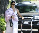 Carrie-Anne Moss avec son nouveau-né à Los Angeles (fin juillet 2009)