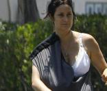 Carrie-Anne Moss avec son nouveau-né à Los Angeles (fin juillet 2009)