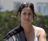 Carrie-Anne Moss avec son nouveau-né à Los Angeles (fin juillet 2009)
