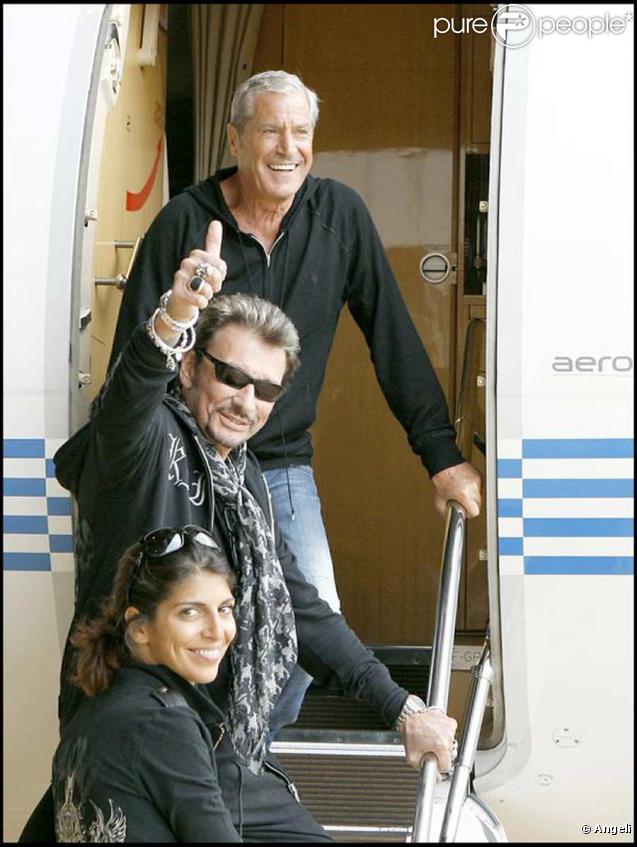 Johnny quitte l'aéroport du Bourget le 11 août dans le jet privé de son ami Jean-Claude Darmon, en route pour Saint Barth !