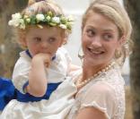 Mariage du Capitaine Nicholas van Cutsem et de Alice Hadden-Paton, le 14 août : Rose van Cutsem et sa fille Rose 