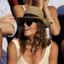 Laure Manaudou : super féminine et sexy pour encourager... son chéri ! Une jeune femme très amoureuse !