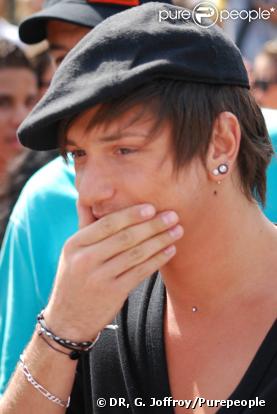 Quentin Mosimann a réuni près de 500 de ses fans sur le parvis de Notre-Dame de Paris, le 18 août 2009, pour quelques révélations...