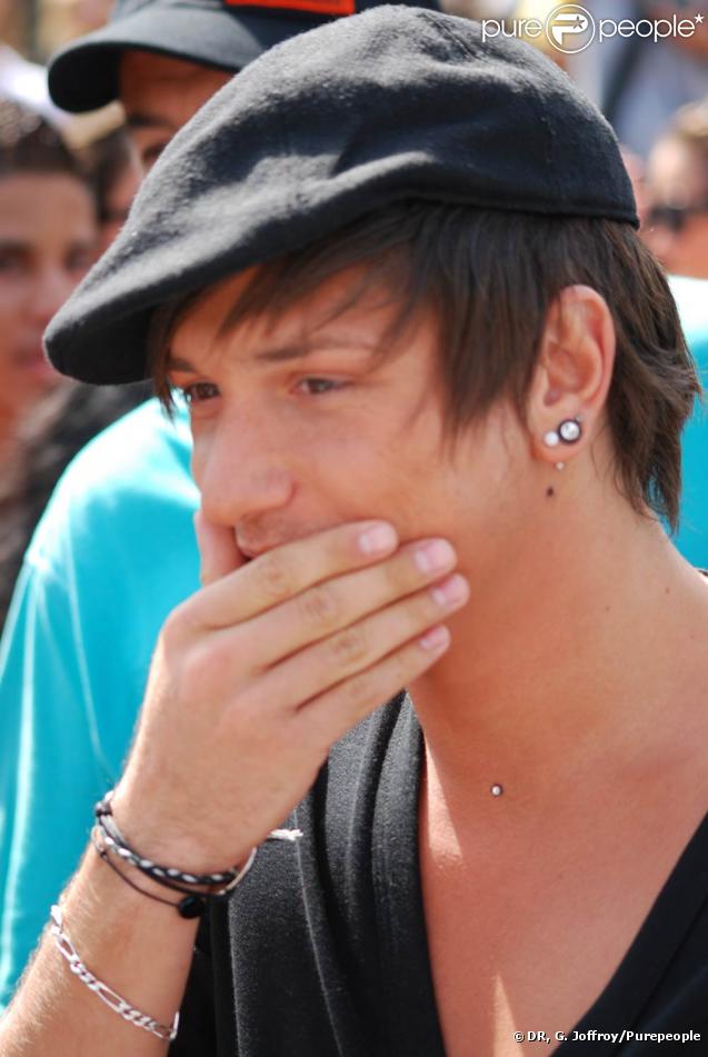 Quentin Mosimann a réuni près de 500 de ses fans sur le parvis de Notre-Dame de Paris, le 18 août 2009, pour quelques révélations...