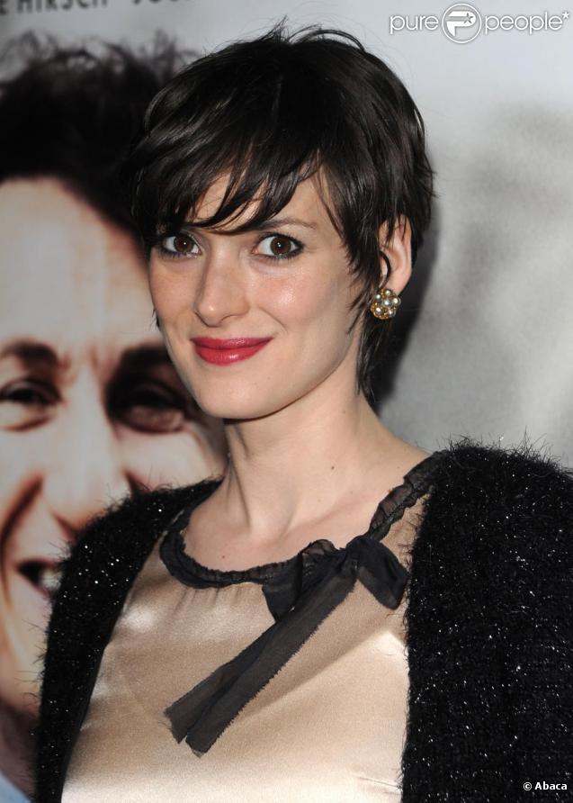 Noeud discret pour la pétillante Winona Ryder. On valide ! 