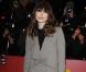 Keira Knightley, ravissante avec son noeud ton sur ton sur sa tenue sur mesure 