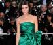 Anna Mouglalis, juste parfaite avec son énorme noeud sur le côté.  