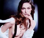 Keira Knightley pose pour la nouvelle affiche 