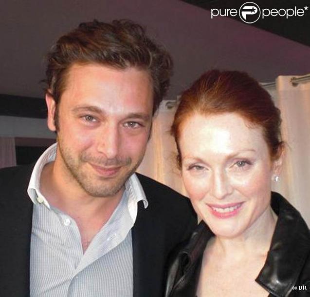 Julianne Moore (ici avec Adam Ikx, lors du Festival de Cannes en mai 2008), sera bientôt à la 66e Mostra de Venise !