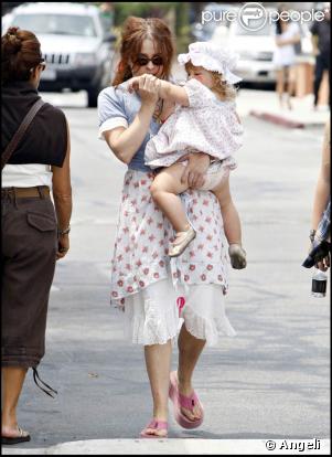 Helena Bonham Carter avec sa fille Nell, au centre commercial Cross Creek, à Malibu, le 21 août 2009 !