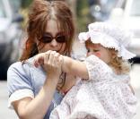 Helena Bonham Carter avec sa fille Nell, au centre commercial Cross Creek, à Malibu, le 21 août 2009 !