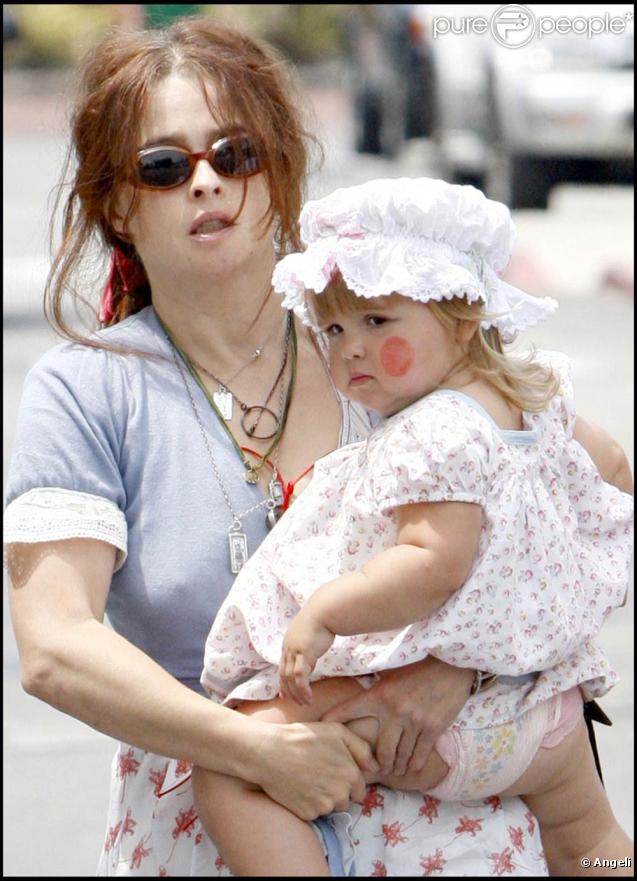 Helena Bonham Carter avec sa fille Nell, au centre commercial Cross Creek, à Malibu, le 21 août 2009 !