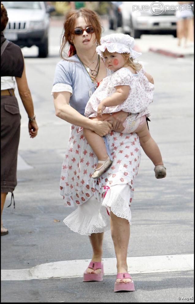 Helena Bonham Carter avec sa fille Nell, au centre commercial Cross Creek, à Malibu, le 21 août 2009 !