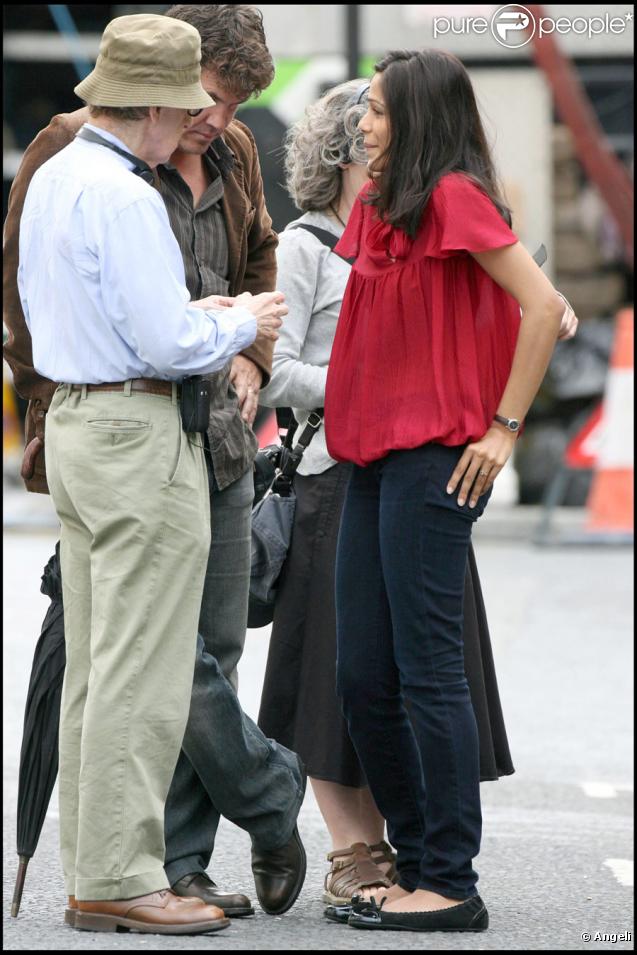 Woody Allen, Josh Brolin et Freida Pinto sur le tournage du film du cinéaste à Londres le 24 août 2009