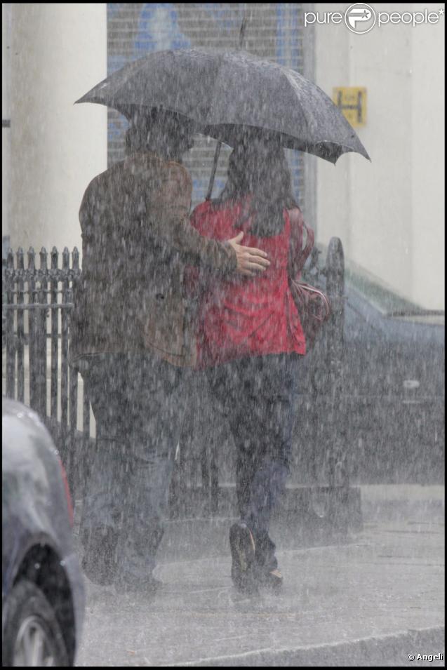 Josh Brolin et Freida Pinto sur le tournage du film de Woody Allen à Londres le 24 août 2009