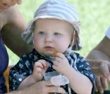Minnie Driver et son fils dans un parc de Malibu (25 août 2009)
