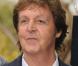 Sir Paul McCartney : bisous volés à sa chérie lors d'un match de baseball... Trop mignon !