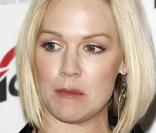 Jennie Garth a rendu visite aux enfants pour leur apprendre les bases de l\'hygiène bucco-dentaire