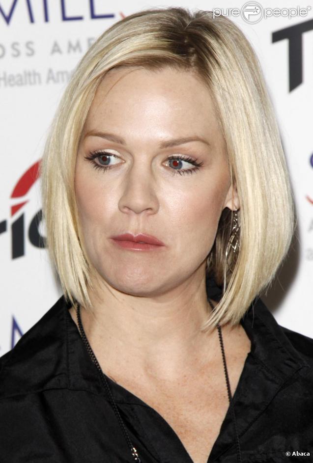 Jennie Garth a rendu visite aux enfants pour leur apprendre les bases de l'hygiène bucco-dentaire