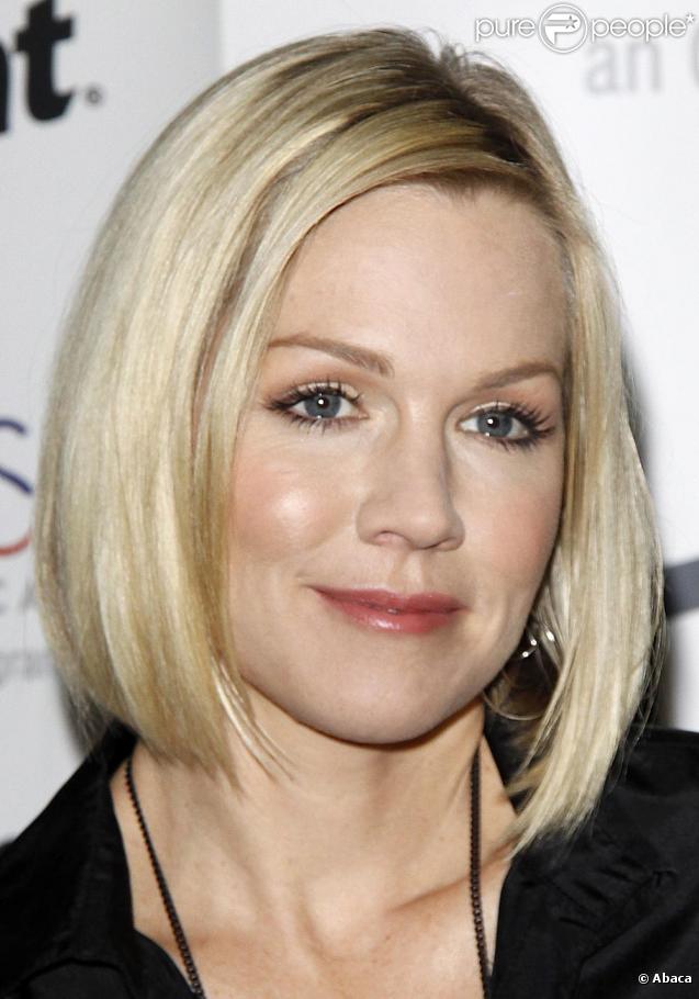 Jennie Garth a rendu visite aux enfants pour leur apprendre les bases de l'hygiène bucco-dentaire