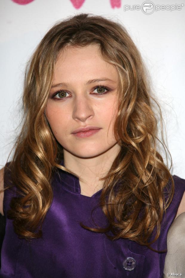 Christa Theret 